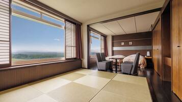 Deluxe Room with Tatami area - Non-Smoking (Please book as an adult if your child needs a bed) | Desk, free WiFi, bed sheets