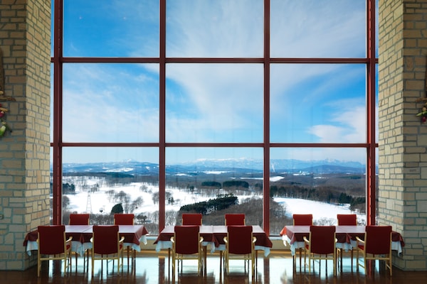 2 restaurants, breakfast, lunch, dinner served; Fusion cuisine