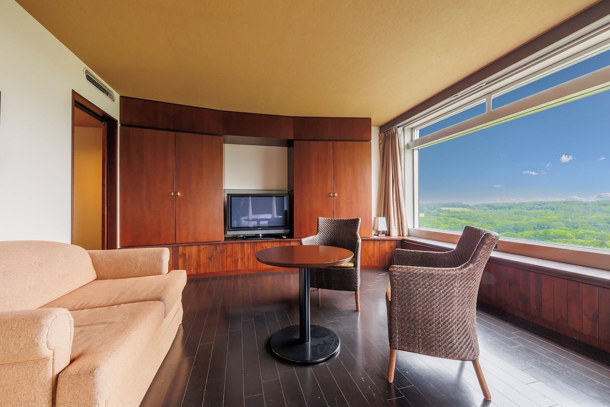 Deluxe Double Room - Non-Smoking (Book as an adult guest if a child guest not sharing bed) | Desk, free WiFi, bed sheets