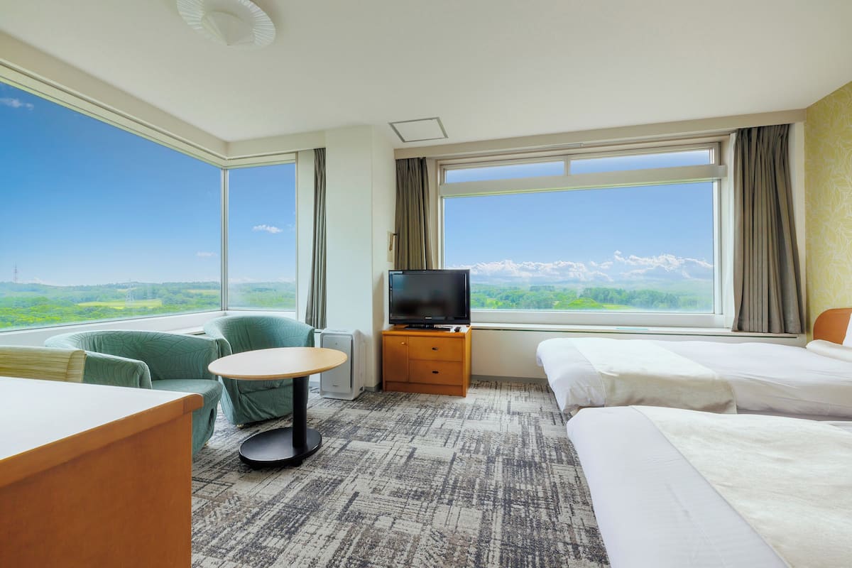 Corner Twin Room, Non Smoking (Please book as an adult if your child needs a bed) | Desk, free WiFi, bed sheets
