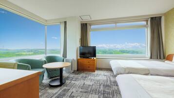 Corner Twin Room, Non Smoking (Please book as an adult if your child needs a bed) | Desk, free WiFi, bed sheets