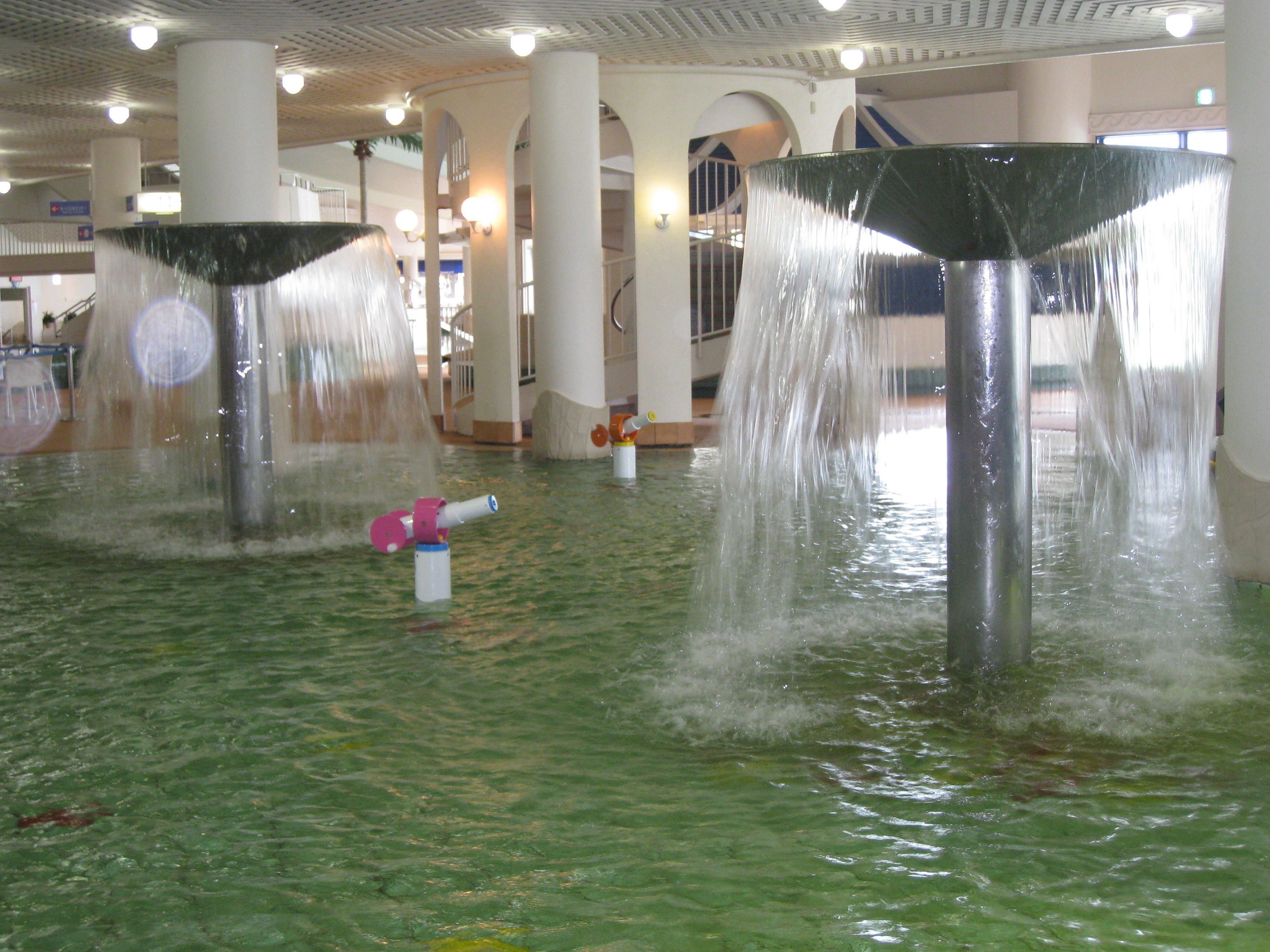 屋内プール、屋外プール