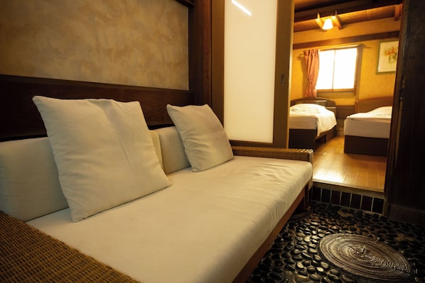 1 bedroom, individually decorated, individually furnished