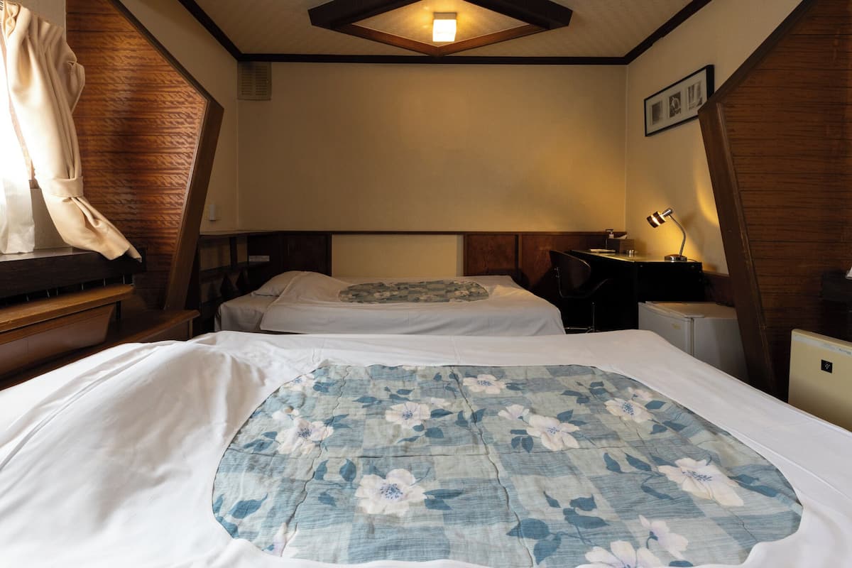 1 bedroom, individually decorated, individually furnished
