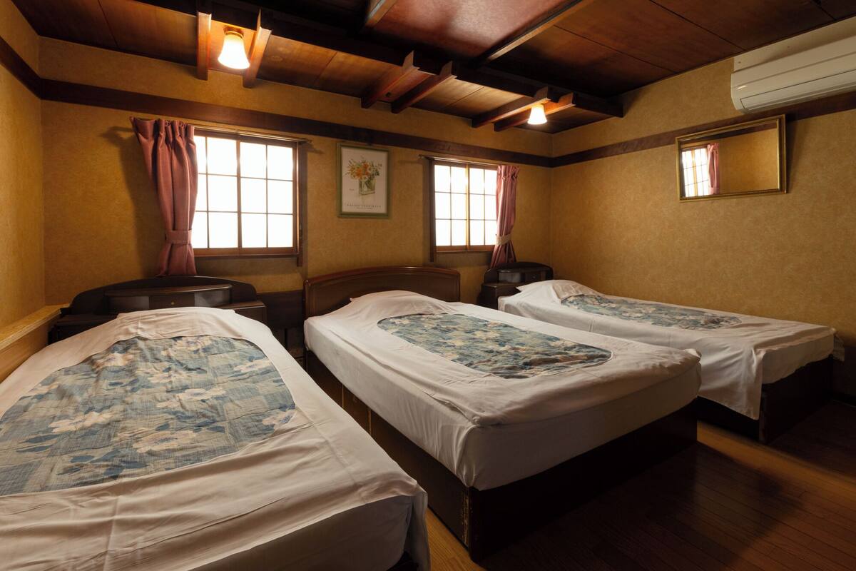 三人房 | 熨斗/熨板、免费 WiFi、特色装修、特色家居