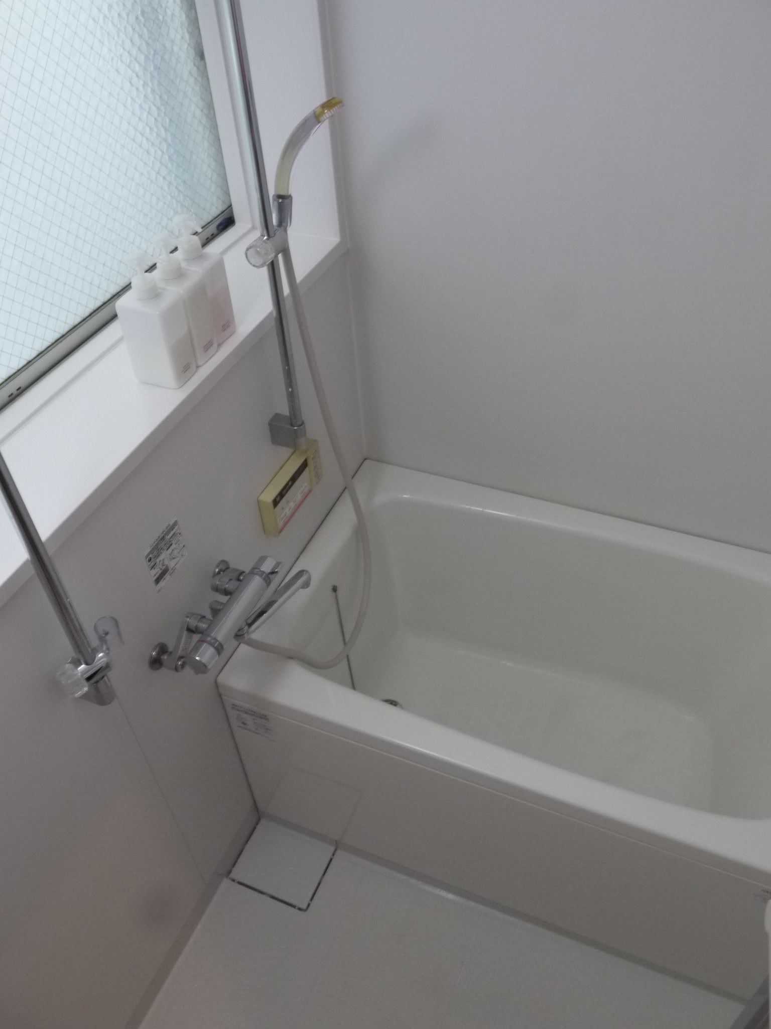 Deep soaking bathtub