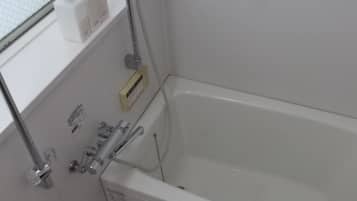 Deep soaking bathtub