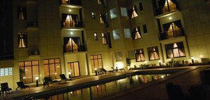 Front of property - evening/night - Pearl Court Residence & Hotels (Lagos)