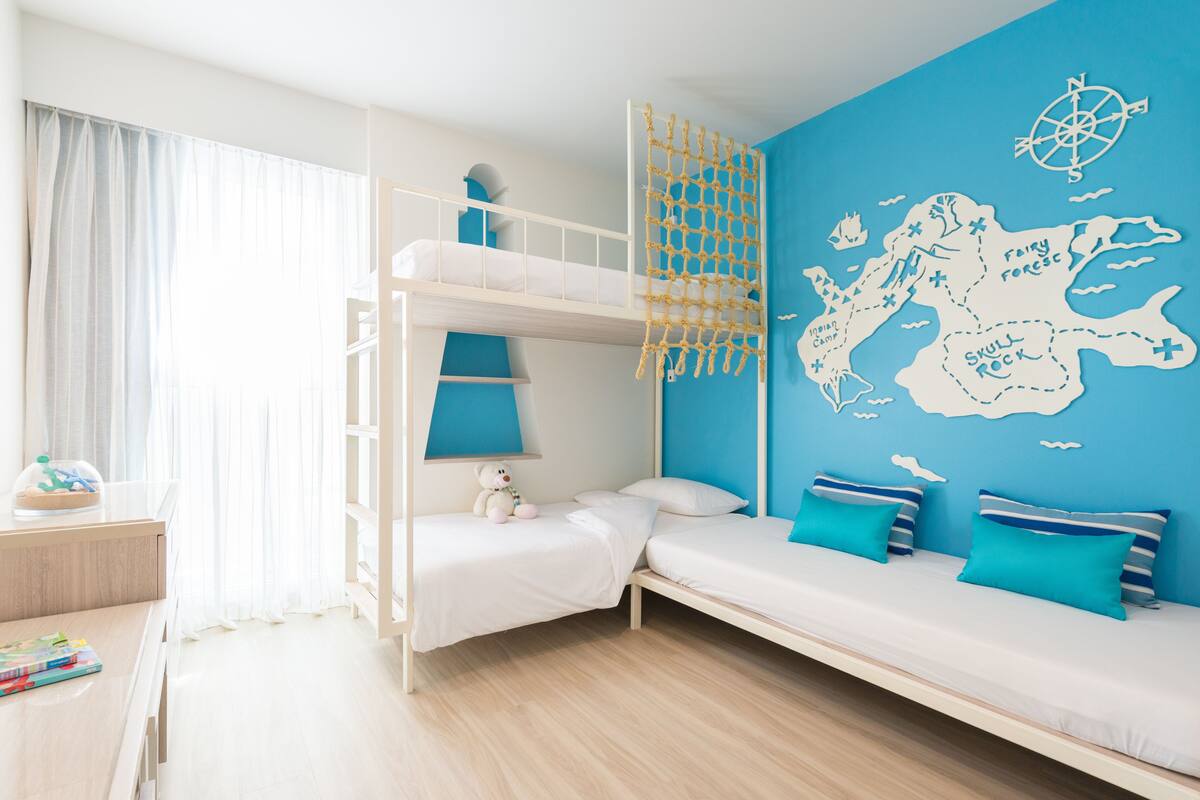  2 - Bedroom Teen Suite  | มินิบาร์, ตู้นิรภัยในห้องพัก, โต๊ะทำงาน, เตารีด/โต๊ะรีดผ้า