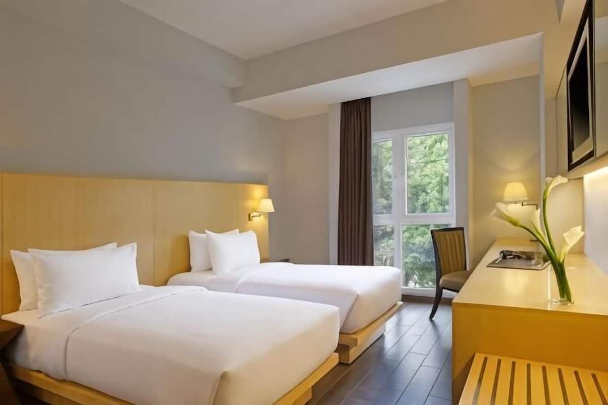 In-room safe, desk, free WiFi, bed sheets