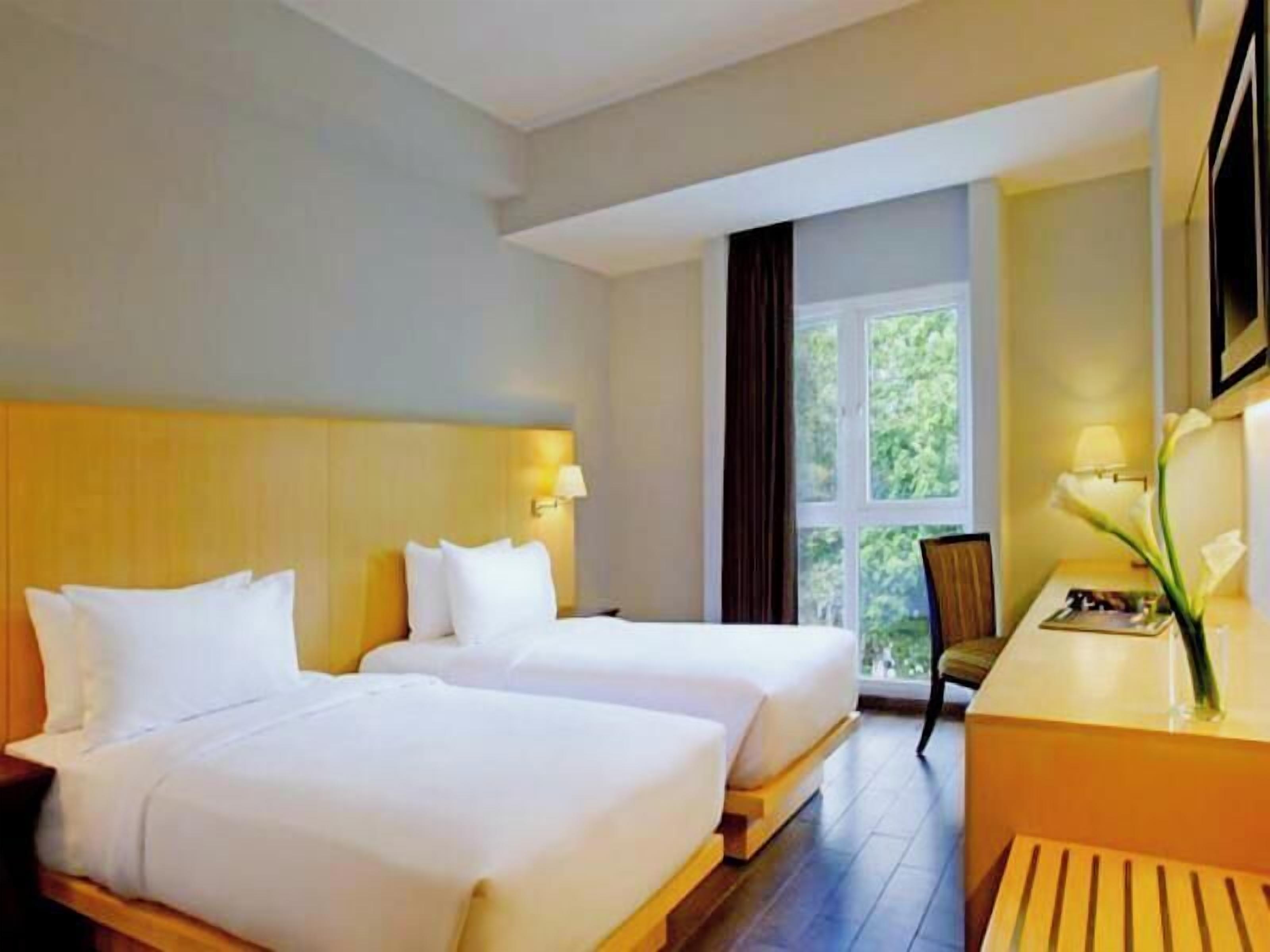 Safe på rommet, skrivebord, wi-fi (inkludert) og sengetøy