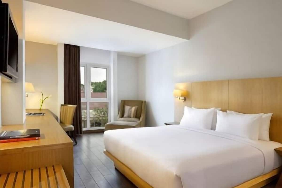 In-room safe, desk, free WiFi, bed sheets