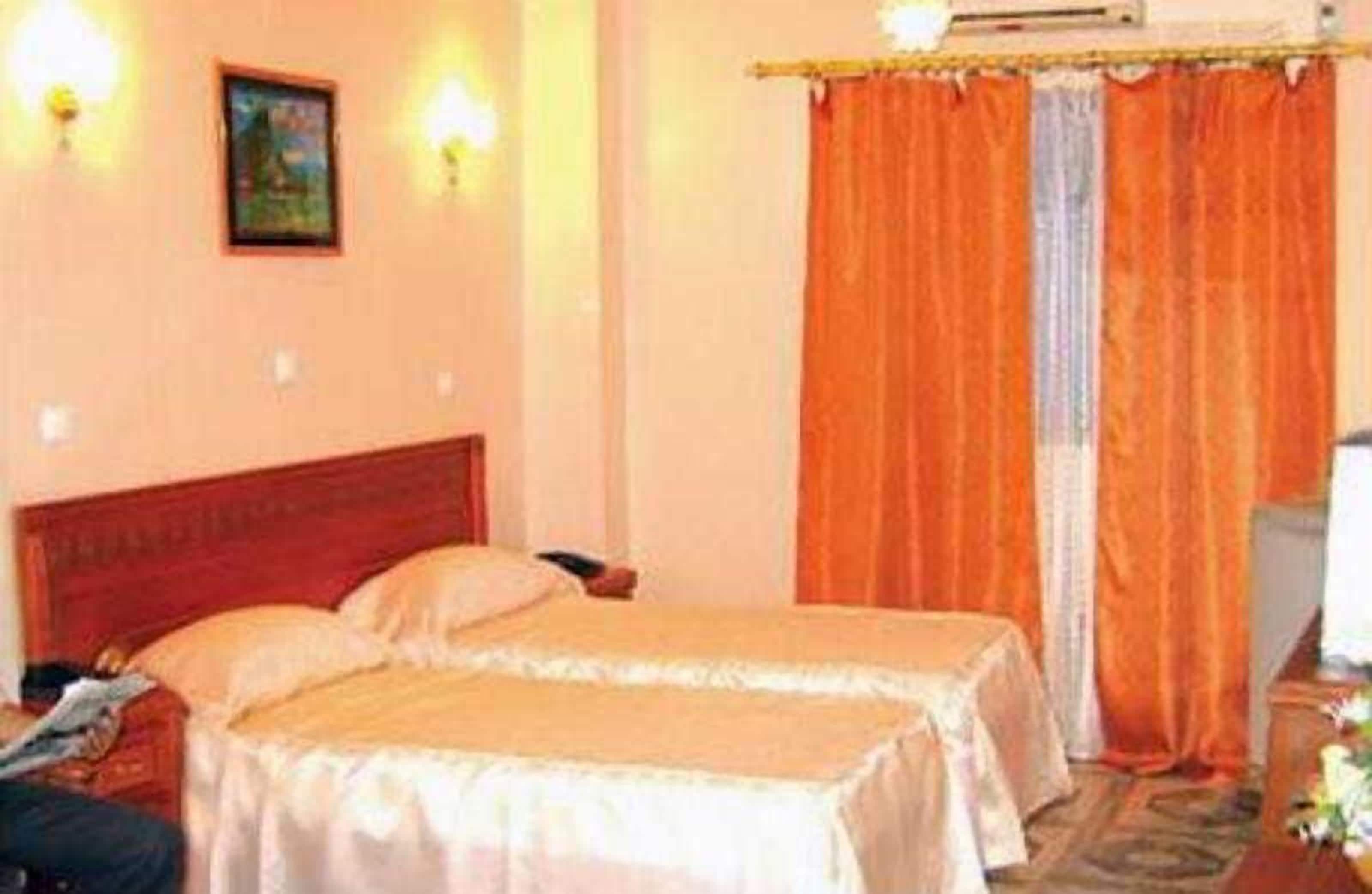 Individually furnished, free WiFi, bed sheets