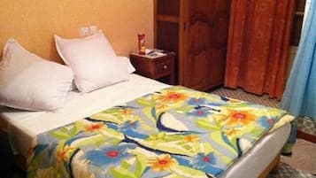 Habitación estándar doble | Minibar, escritorio, tabla de planchar con plancha y cunas gratuitas