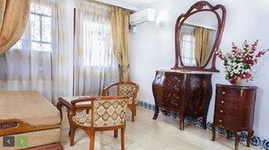 Roupas de cama premium, individualmente decorados, escrivaninha