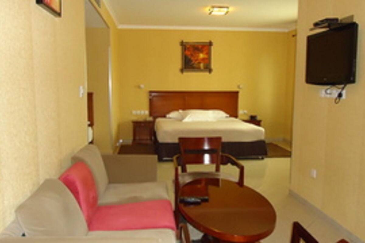 Minibar, blackout curtains, soundproofing, free WiFi