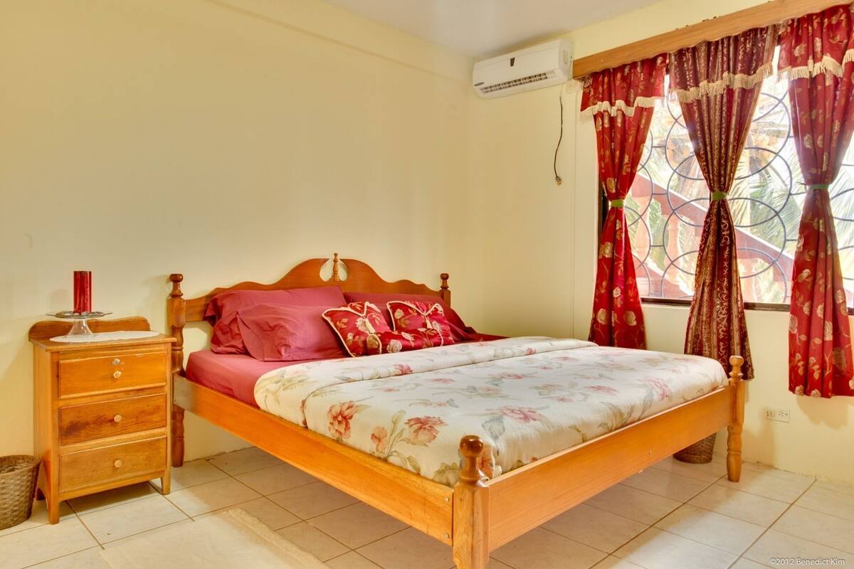 Down duvets, desk, iron/ironing board, free WiFi