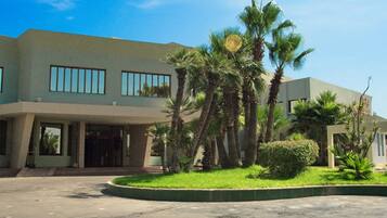 Vista frontal de la propiedad