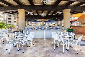 4 restaurants, breakfast, lunch, dinner served; Mexican cuisine