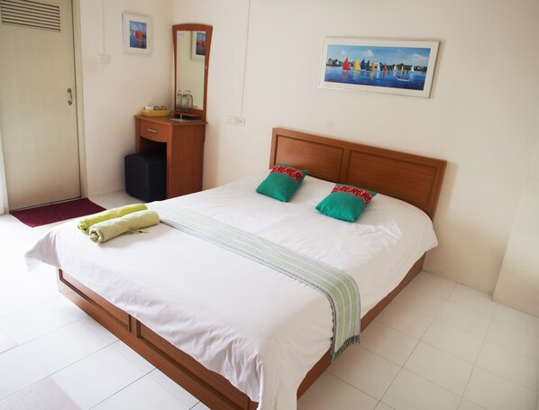 Free WiFi, bed sheets