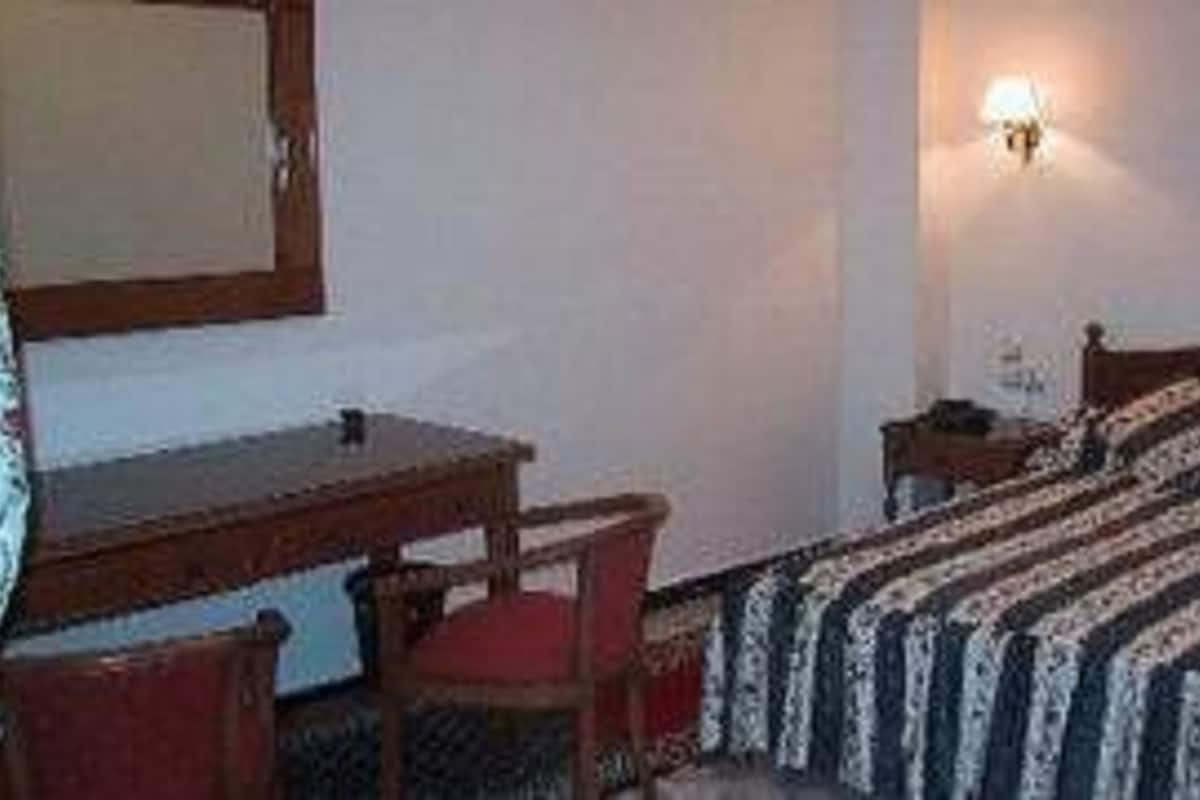Standard Single Room | Premium bedding, minibar, desk, iron/ironing board