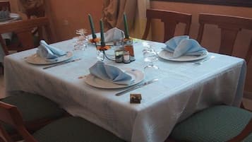 Se sirven desayunos, almuerzos y cenas