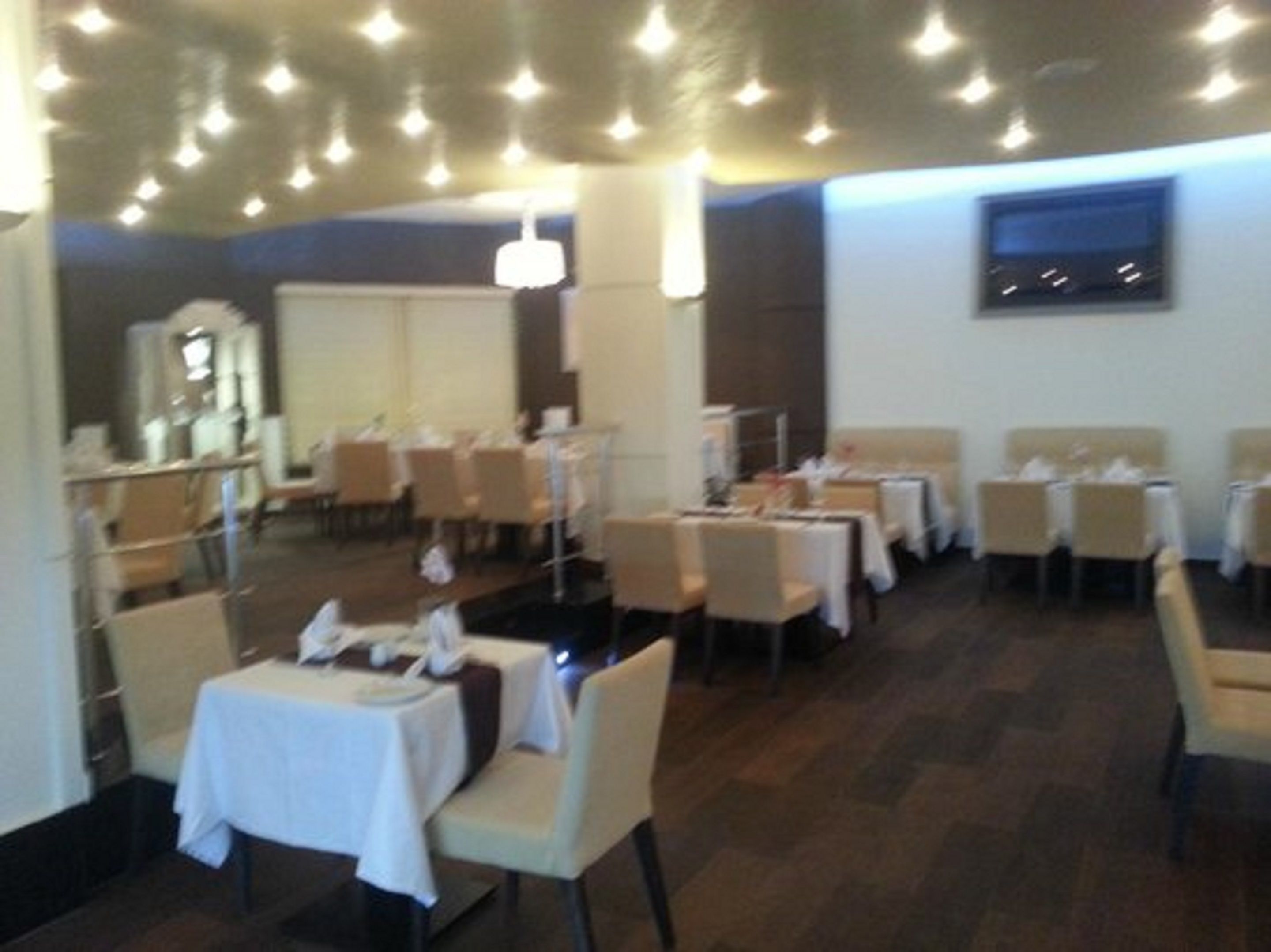 Petit déjeuner, déjeuner et dîner servis sur place