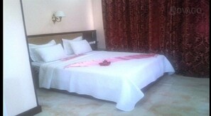 Suite | Literie de qualité, minibar, bureau, fer et planche à repasser