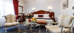 Deluxe Double Room | Egyptian cotton sheets, premium bedding, free minibar, in-room safe - Hotel El-Djazair (Algiers)