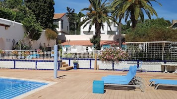 Seasonal outdoor pool, pool umbrellas, sun loungers