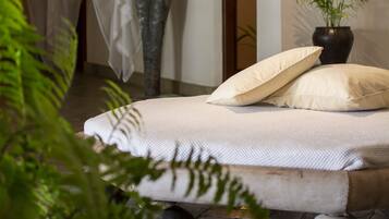 Couples treatment room(s), sauna, hot tub, hot springs/mineral springs
