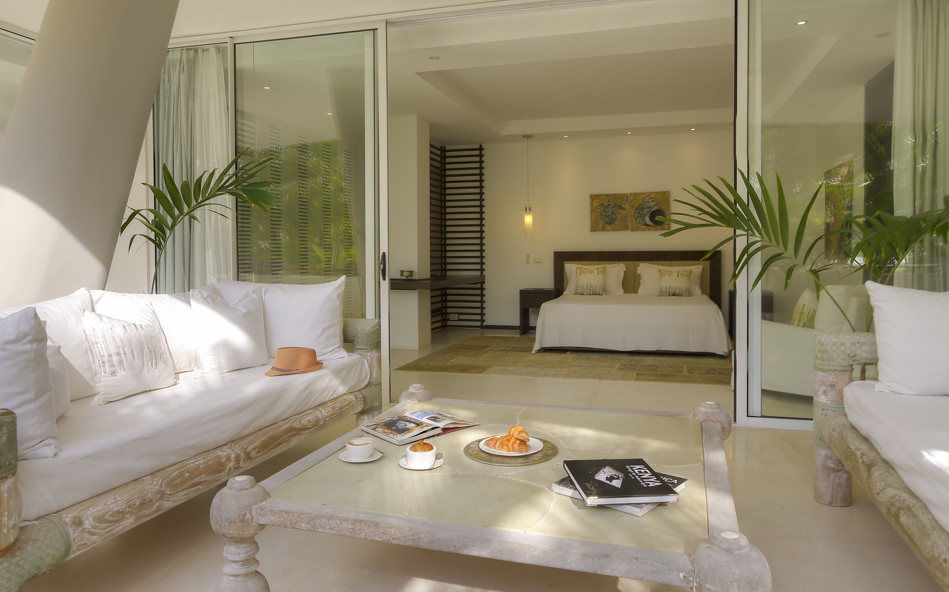 Ropa de cama de alta calidad, colchones con efecto memoria y minibar 
