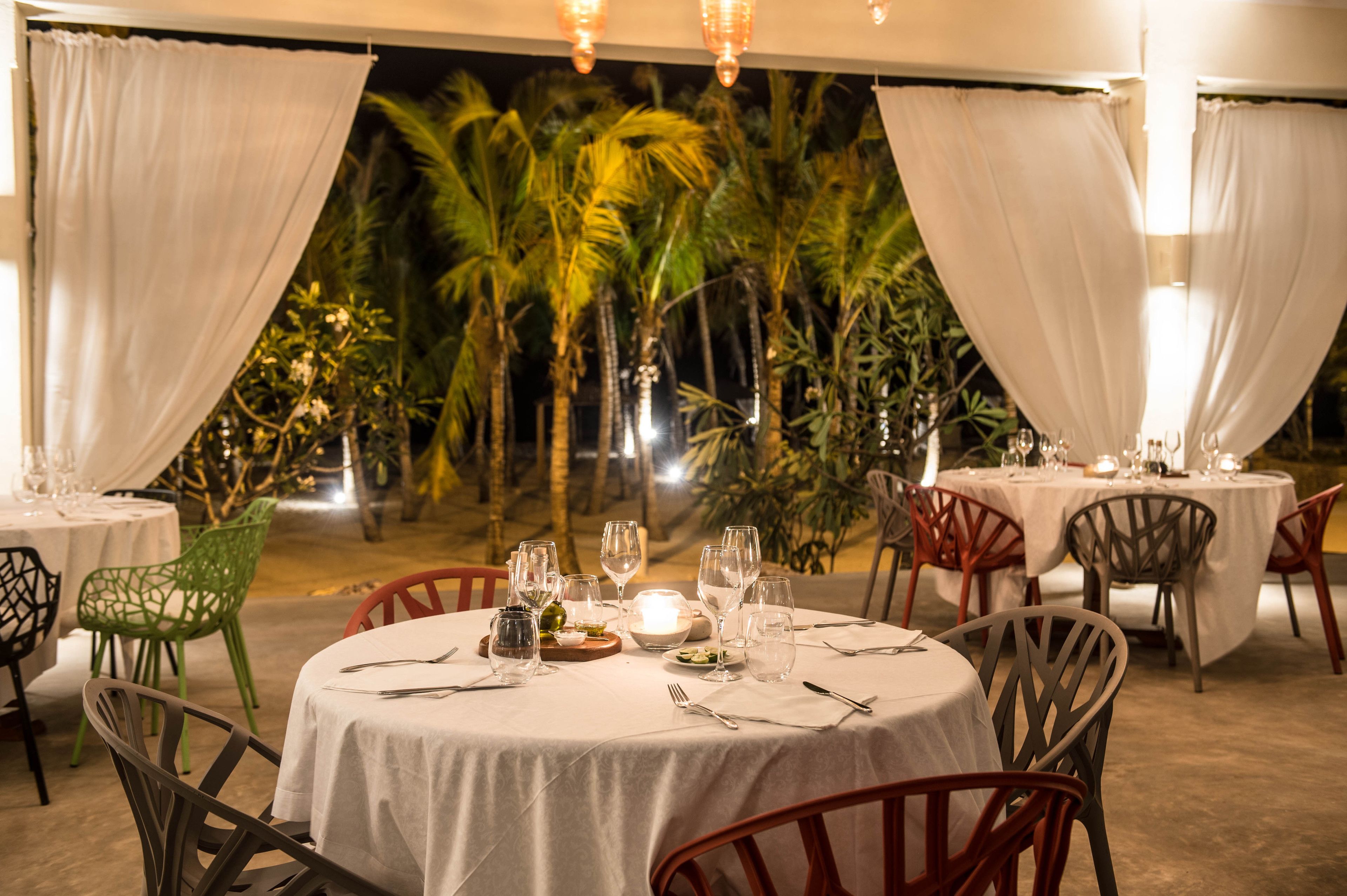 2 restaurants, breakfast served