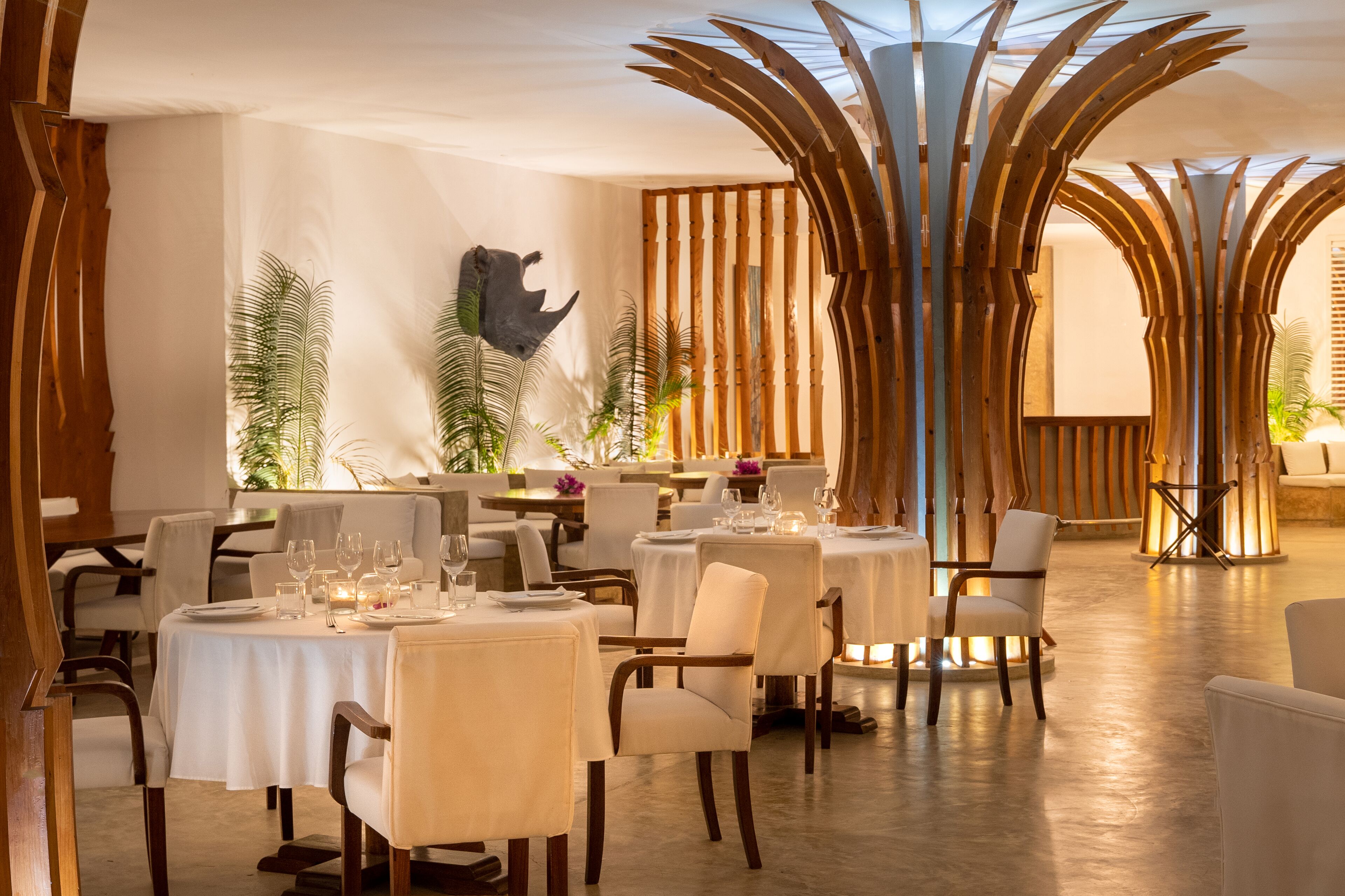 2 restaurants, breakfast served