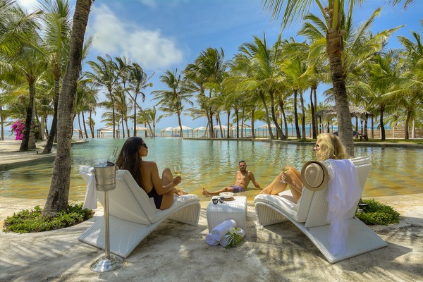 Hồ bơi ngoài trời, mở cửa từ 8:00 đến 18:00, dù/ô trên bãi biển/hồ bơi