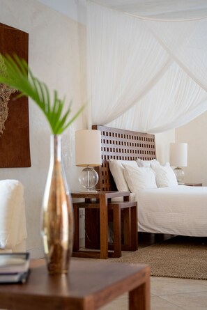 Ropa de cama de alta calidad, colchones con efecto memoria y minibar 