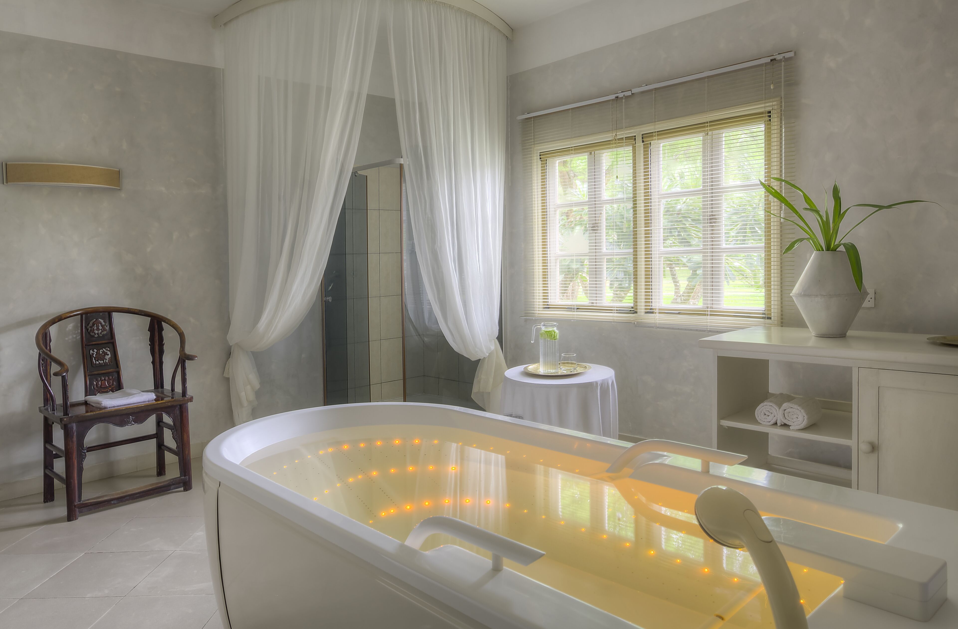 couples treatment room(s), sauna, hot tub, hot springs/mineral springs