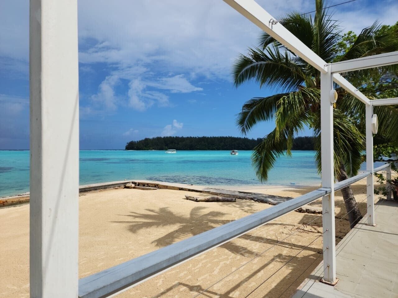 Plage, sable blanc, serviettes de plage, snorkeling