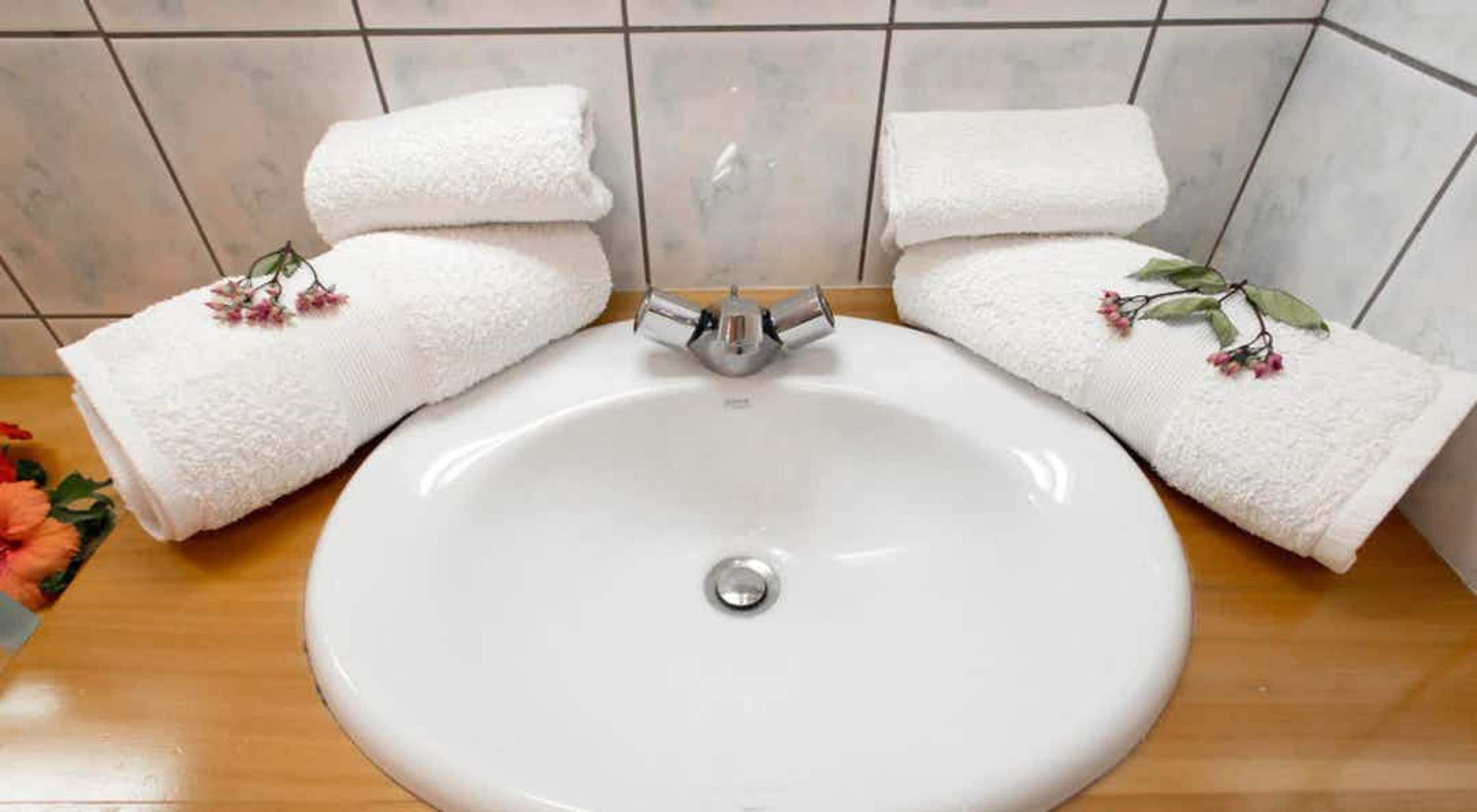 standard triple room | bathroom sink
