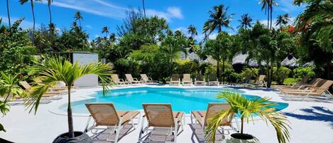 Outdoor pool, pool loungers