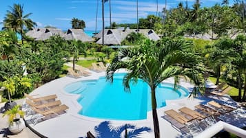 Outdoor pool, sun loungers