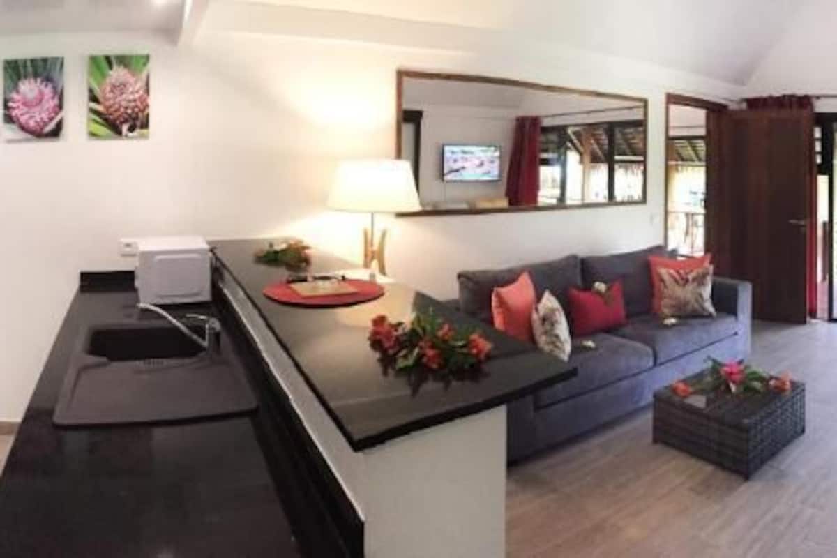 deluxe suite, garden view | private kitchen | oven, coffee/tea maker, electric kettle, cookware/dishes/utensils