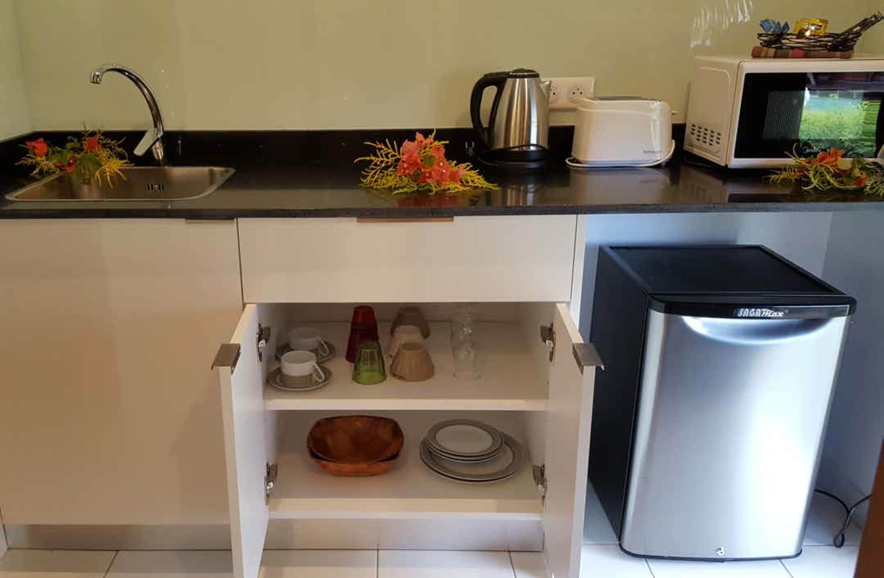 deluxe bungalow, lagoon view | private kitchenette | oven, coffee/tea maker, electric kettle, cookware/dishes/utensils