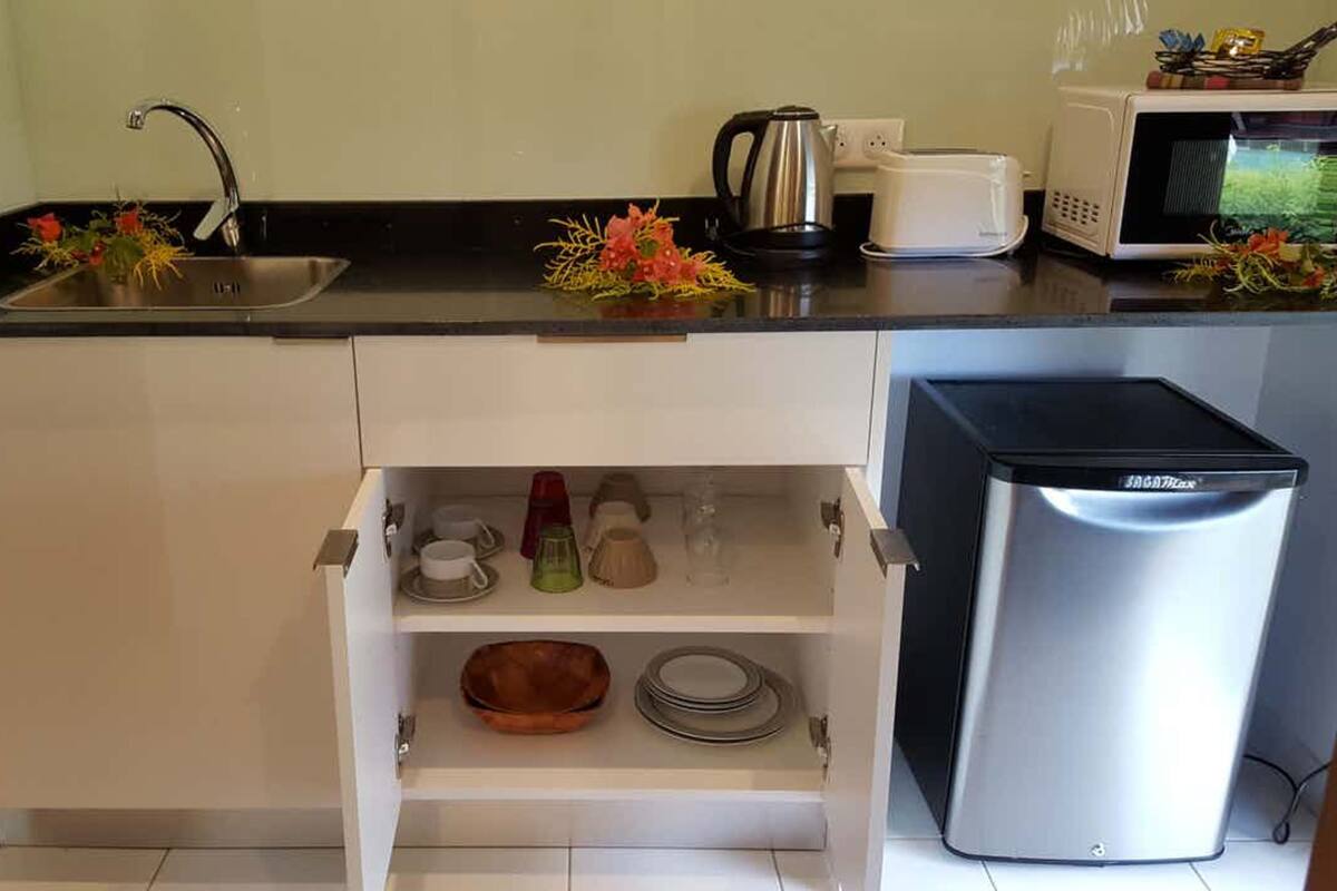 deluxe bungalow, lagoon view | private kitchenette | oven, coffee/tea maker, electric kettle, cookware/dishes/utensils