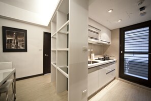 經濟兩臥室 (1雙人床+1單人床) | 房內夾萬、獨特設計、獨特裝修、免費 Wi-Fi