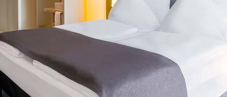 Desk, blackout drapes, soundproofing, free WiFi