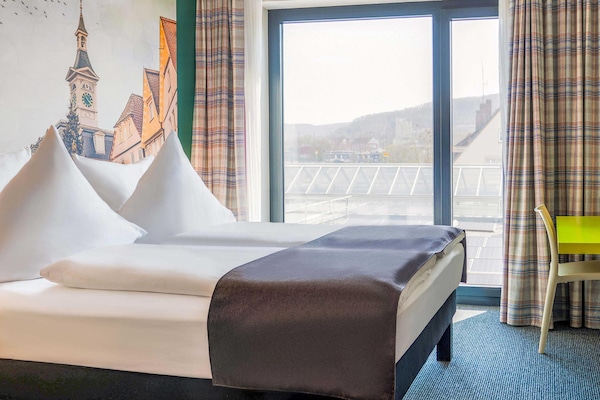 Desk, blackout drapes, soundproofing, free WiFi