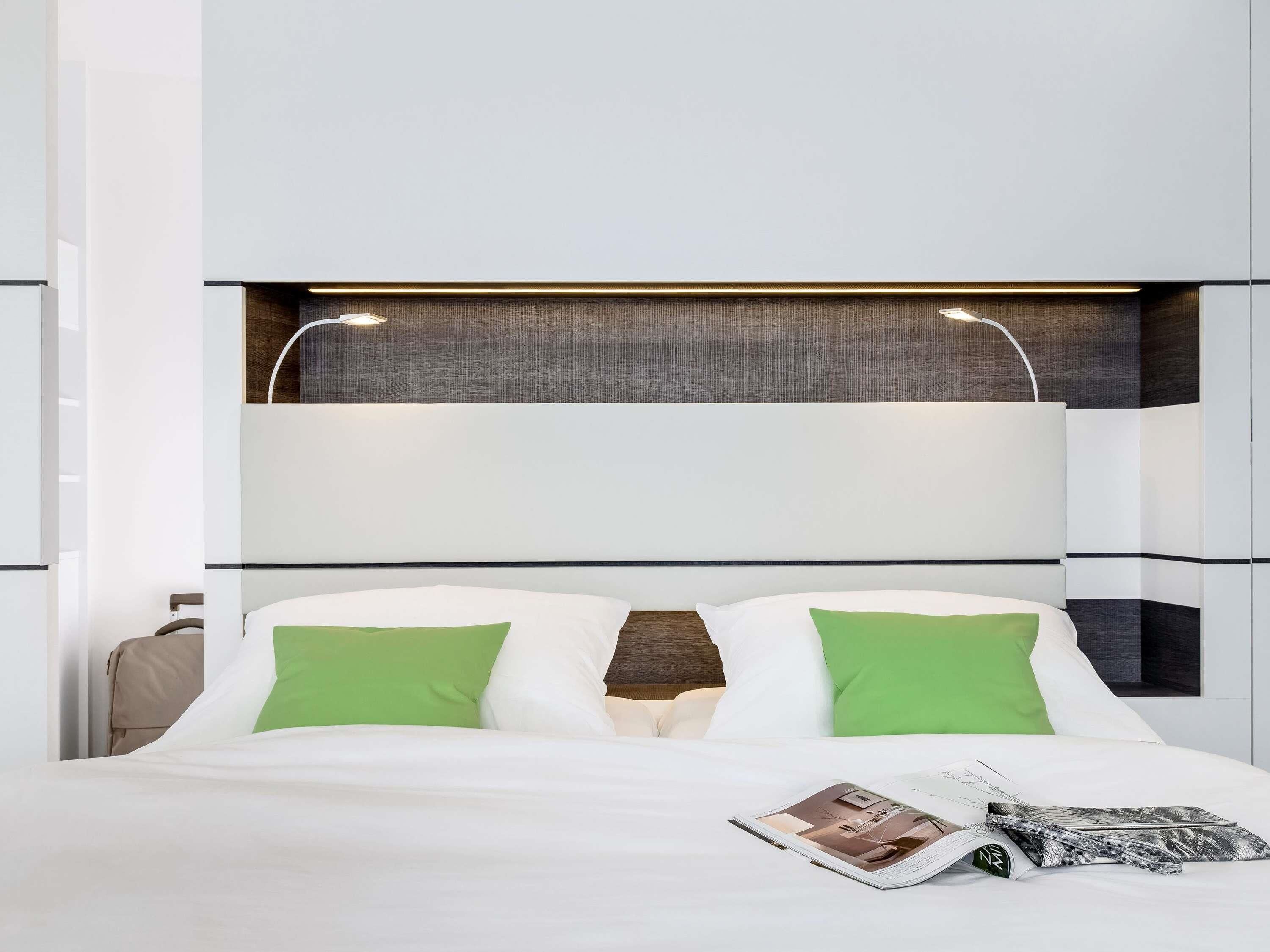 suite, 1 double bed | 1 bedroom, hypo-allergenic bedding, in-room safe, desk