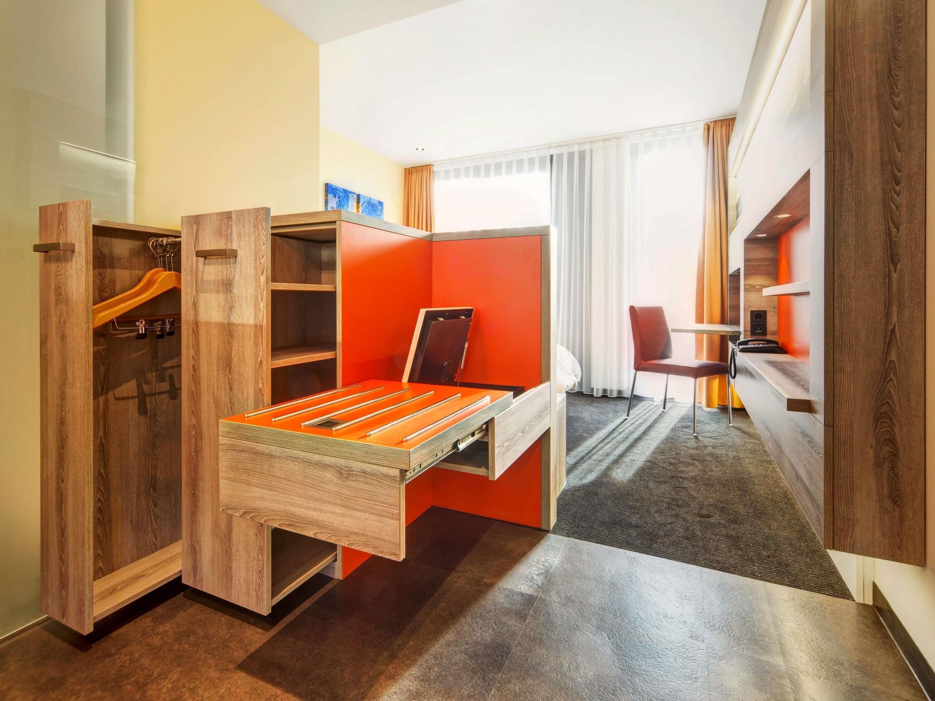 Literie hypoallergénique, coffres-forts dans les chambres, bureau