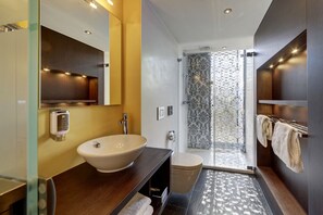 Family Suite (Stylish),1 Double Bed and 2 Twin Beds) | Bathroom